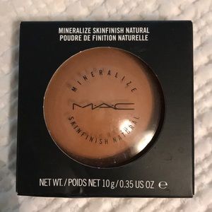 ‘DARK’ MAC Mineralize Skinfinish Natural